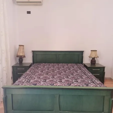 Boulevard Apartment *